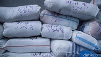 Momen ini dimanfaatkan para pedagang untuk meningkatkan stok dan memperluas distribusi, seiring meningkatnya permintaan masyarakat terhadap busana muslim, gamis, koko, hingga berbagai aksesori pelengkap hari raya.