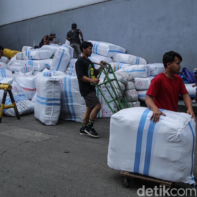 Geliat Pengiriman Pakaian Meningkat Saat Ramadan