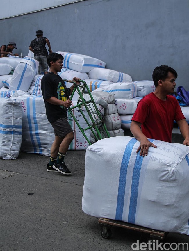 Geliat Pengiriman Pakaian Meningkat Saat Ramadan