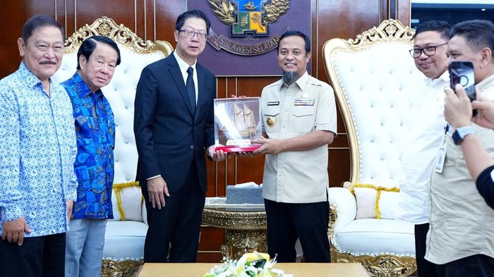 Gubernur Sulsel Andi Sudirman Sulaiman menyambut kunjungan kehormatan Duta Besar Kerajaan Thailand, Prapan Disyatat di Kantor Gubernur Sulsel.