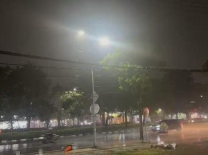 Surabaya Terik Saat Siang tapi Malam Hujan Deras, BMKG Beber Penyebabnya