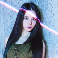 Elkie tak hanya menjadi lead vocalist dan lead dancer, tapi juga visual grup CLC. Ia lahir dan besar di Hong Kong dengan nama Chong Ting Yan. Foto: dok. X