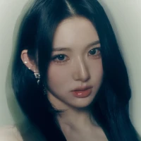 Zhou Xinyu tak kalah cantik dan mencuri perhatian usai debut bersama TripleS. Idol asal Cina ini sempat berpartisipasi di Girls Planet 999 seperti Xiaoting Kep1er. Foto: dok. X