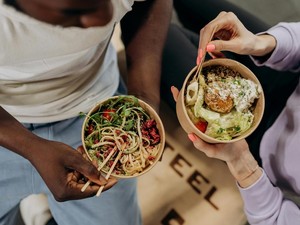 Waktu Terbaik Makan Malam untuk Berat Badan Ideal