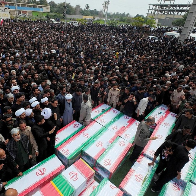 Pemakaman Massal 165 Siswa dan Guru Korban Serangan AS-Israel di Minab