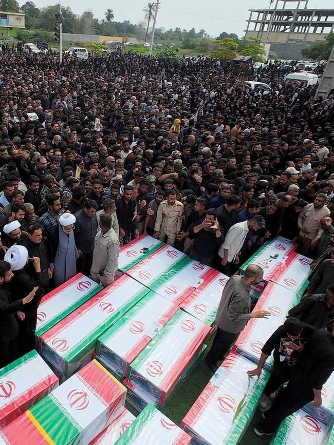 Pemakaman Massal 165 Siswa dan Guru Korban Serangan AS-Israel di Minab