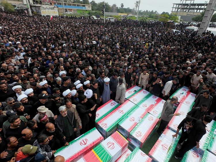 Pemakaman Massal 165 Siswa dan Guru Korban Serangan AS-Israel di Minab