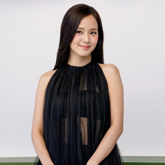 Gaya Anggun Jisoo BLACKPINK Jadi Princess Dior, Pakai Gaun Semi Transparan
