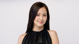 Gaya Anggun Jisoo BLACKPINK Jadi Princess Dior, Pakai Gaun Semi Transparan