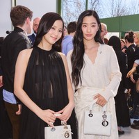 Interaksi Jisoo BLACKPINK dengan sejumlah artis Thailand turut menjadi perbincangan. Termasuk Tu Tontawan, Lingling Kwong, dan Orm Kornnaphat, yang juga hadir sebagai tamu DIOR. Foto: dok. X