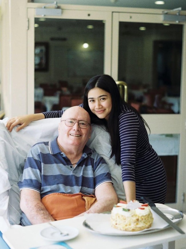 Kabar Duka dari Josephine Firmstone