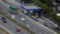 Sejumlah ruas tol strategis, termasuk di kawasan Jabodetabek dan jalur Trans Jawa, masuk dalam daftar penerima diskon. Program diskon tarif tol ini menjadi salah satu langkah strategis pemerintah dalam mengantisipasi lonjakan mobilitas masyarakat saat momen Lebaran, yang setiap tahunnya mengalami peningkatan signifikan. ANTARA FOTO/Muhammad Iqbal