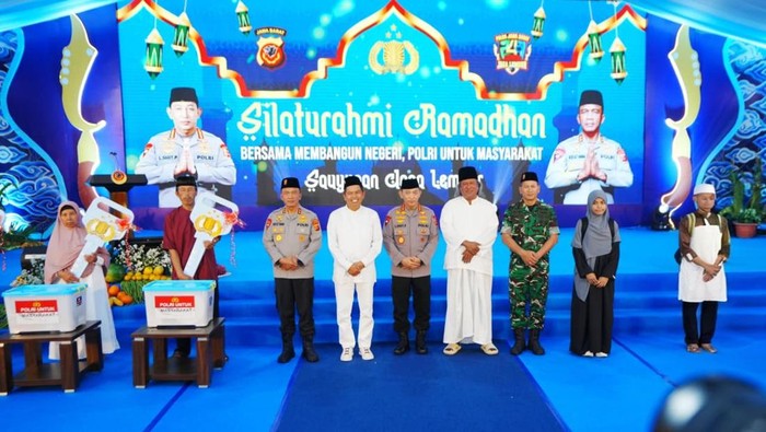 [Kunci Solidaritas Ramadhan, Kapolri Berikan Kunci Rutilahu kepada Polda Jabar]