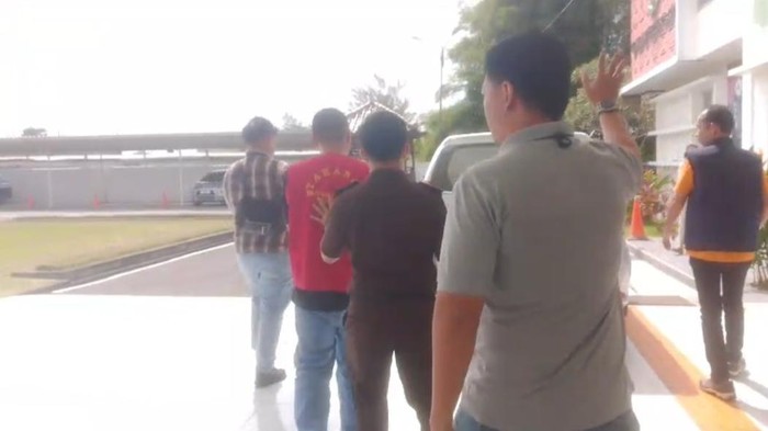 Kepala Desa Permata Baru, Kecamatan Indralaya Utara, Kabupaten Ogan Ilir, Sumatera Selatan, Alamsyah resmi ditahan di rutan pakjo