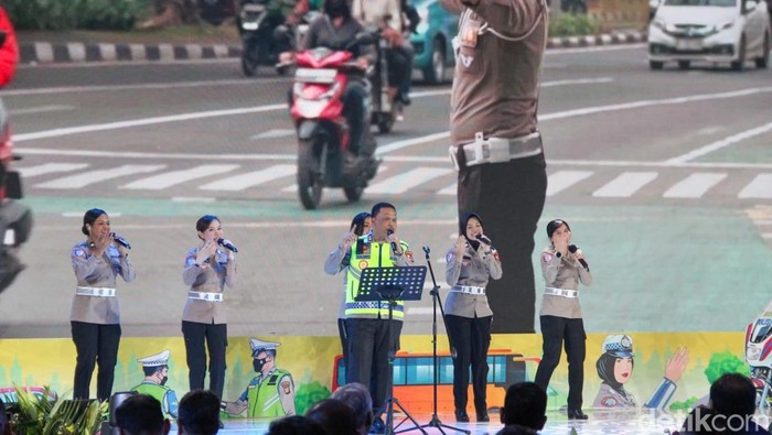 Kakorlantas Ajak Masyarakat Mudik Tertib dengan Lagu 'Mudik Tertib, Ojo Kesusu'