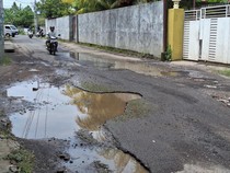 Warga Mataram Keluhkan Kondisi Jalan Berlubang di Sejumlah Titik