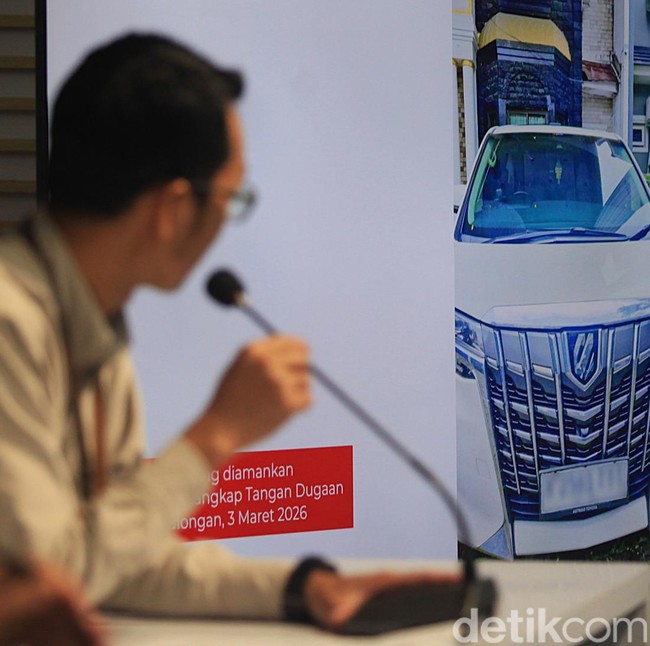 KPK Tunjukkan Barang Bukti OTT Bupati Pekalongan