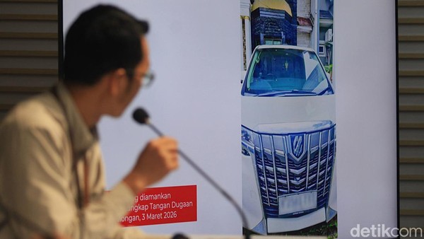 KPK Tunjukkan Barang Bukti OTT Bupati Pekalongan