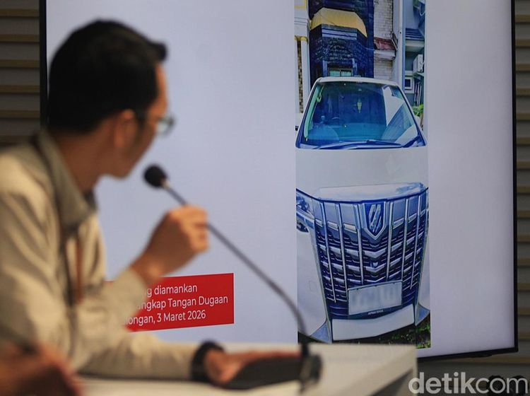 KPK Tunjukkan Barang Bukti OTT Bupati Pekalongan