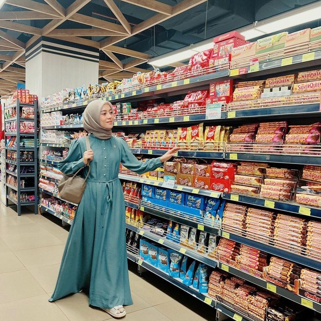 Lesti Kejora Bagikan Momen Masak hingga Makan di Restoran Sushi