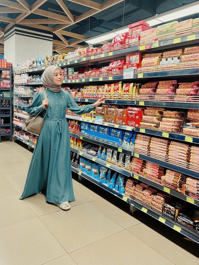 Lesti Kejora Bagikan Momen Masak hingga Makan di Restoran Sushi