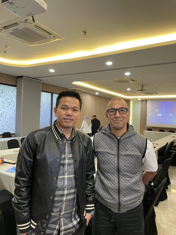 (Ki-ka) Ahmad Ali Fahmi dan Marcell Siahaan, Komisioner LMKN saat ditemui di Kantor LMKN, kawasan Kuningan, Jakarta Selatan, Selasa (3/3/2026), usai rapat pleno dan pelaksanaan distribusi royalti lagu dan musik kepada sejumlah Lembaga Manajemen Kolektif atau LMK.