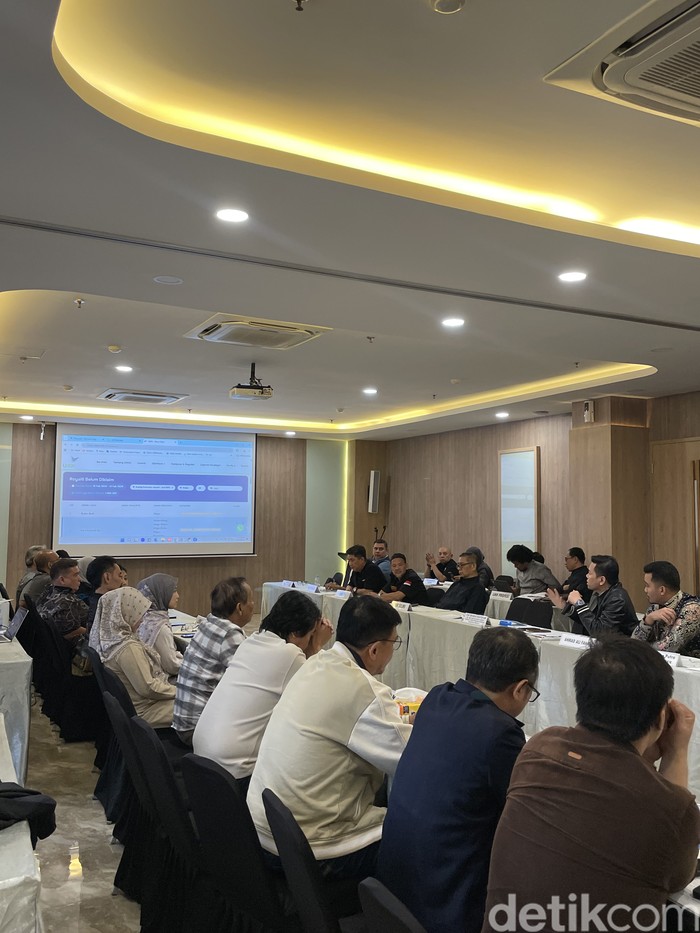 Rapat pleno dan pelaksanaan distribusi royalti lagu dan musik kepada sejumlah Lembaga Manajemen Kolektif atau LMK digelar di Kantor LMKN, kawasan Kuningan, Jakarta Selatan, Selasa (3/3/2026).