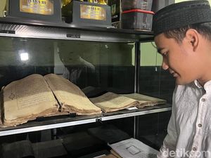 Manuskrip Al-Quran 170 Tahun Tersimpan di Ponpes Tertua Mojokerto