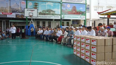 Potret Pembagian Zakat di Masjid Muhammad Cheng Hoo Surabaya