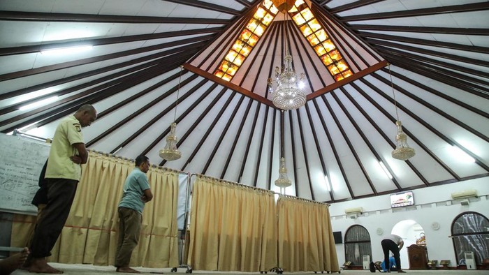 Masjid Said Naum yang berdiri di kawasan Tanah Abang, Jakarta Pusat, menjadi salah satu ikon rumah ibadah bersejarah di ibu kota. Masjid ini memiliki keterkaitan erat dengan tokoh Betawi yang namanya diabadikan sebagai nama masjid tersebut.