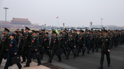 Militer Tiongkok Tiba di Aula Besar Rakyat Jelang Pembukaan CPPCC