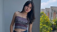 Nicole Rossi yang sudah dewasa membuat Baim Wong sampai kaget. Ya ampun sudah gede, komen Baim yang dibalas Nicole dengan halo. (Foto: dok Instagram nicole_rossi_)