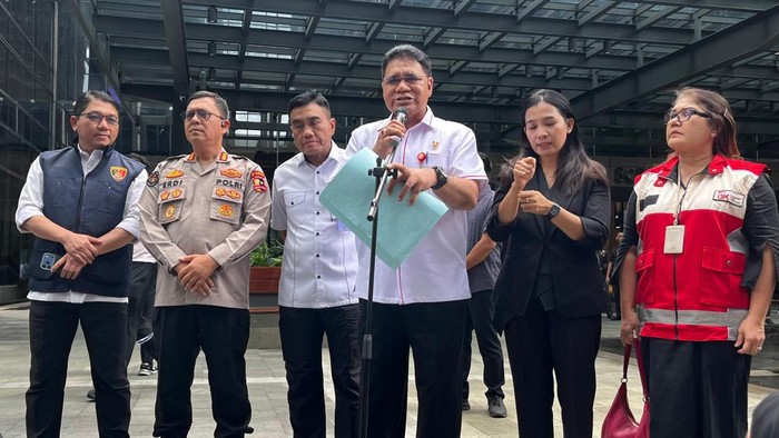 OJK tetapkan dua tersangka kasus saham gorengan.