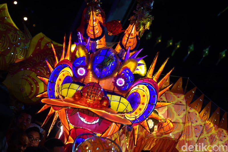 Parade Naga Bersinar di Pontianak. (Ocsya Ade CP)