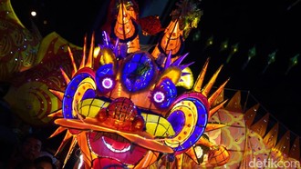 49 Naga Meliuk-liuk di Tengah Ribuan Penonton Cap Go Meh Pontianak