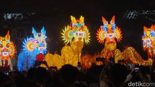 Parade Naga Bersinar di Pontianak. (Ocsya Ade CP)