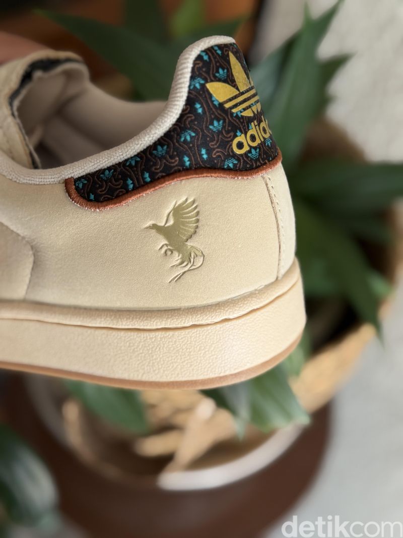 Peluncuran Adidas Superstar Papua