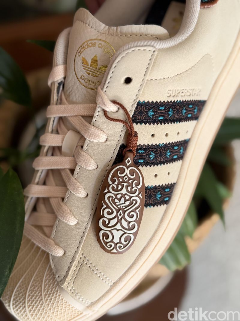Peluncuran Adidas Superstar Papua