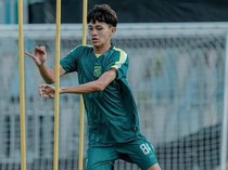 Tumbuh di Keluarga Sepakbola, Aleandro Alan Wujudkan Debut di Persebaya