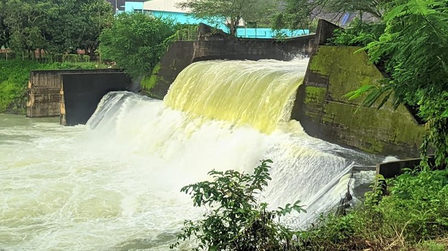 Spillway Waduk Gajah Mungkur Dibuka, Bengawan Solo Sempat Meluap
