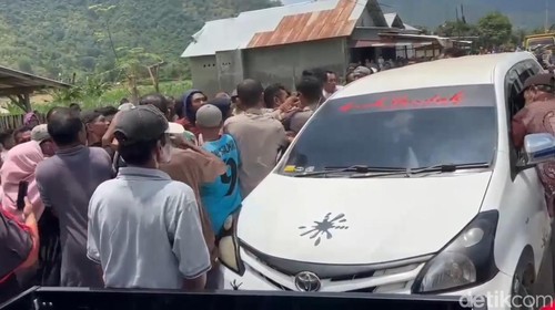 Pengendara mobil dikeroyok di jalan lintas Tente-Parado tepatnya di Desa Tangga, Kecamatan Monta, Kabupaten Bima, NTB, Rabu, (4/3/2026)