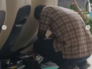 Viral Penjaga Kursi Pijat di Stasiun Gubeng Nangis Usai Difitnah Curi Emas