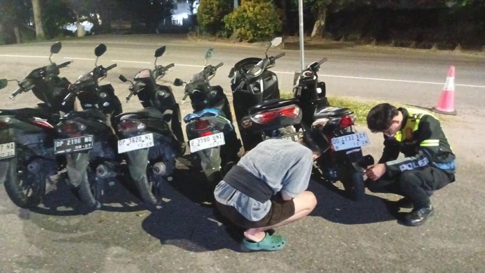 Polisi mengamankan 6 motor saat razia balap liar di Enrekang.