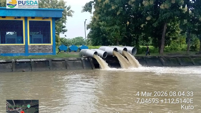 Pompa air untuk kurangi banjir di Lamongan