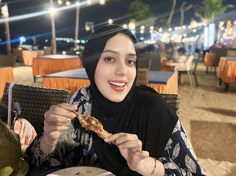 Potret Fairuz A Rafiq Makan Seafood di Bali hingga Rayakan Ultah Sang Kakak
