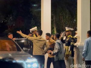 Ketika Bapak dan Anak Pulang Semobil Usai Diskusi dengan Prabowo