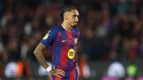Soccer Football - Copa del Rey - Semi Final - Second Leg - FC Barcelona v Atletico Madrid - Spotify Camp Nou, Barcelona, Spain - March 3, 2026 FC Barcelonas Raphinha looks dejected after the match REUTERS/Albert Gea