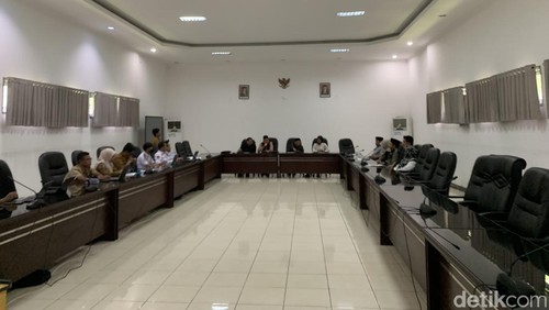 RDP Komisi II DPRD Lombok Barat dengan PLN dan sejumlah OPD, terkait tagihan listrik Pemkab Lombok Barat, Rabu (4/3/2026).