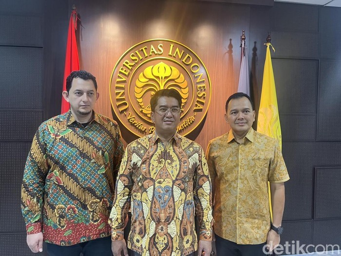 Rektor UI Prof Heri Hermansyah meluncurkan UI Digital Leap 2026