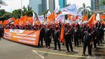 Ribuan Buruh Geruduk Kemenaker, Tolak Impor Mobil hingga Tuntut THR Tanpa Pajak